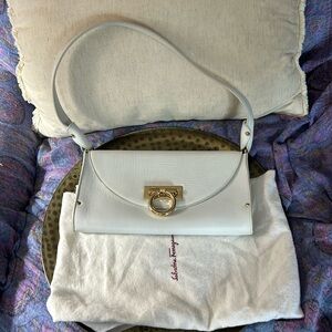 Salvatore Ferragamo Leather handbag
Used condition - White, Leather